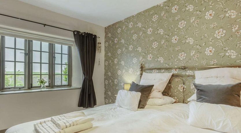 Photo of 1 Bed in West Buckland