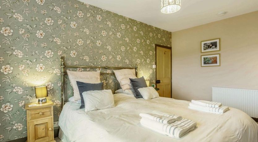 Photo of 1 Bed in West Buckland