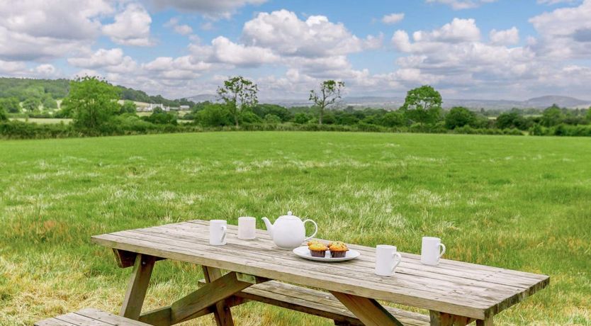 Photo of 2 Bed in Okeford Fitzpaine