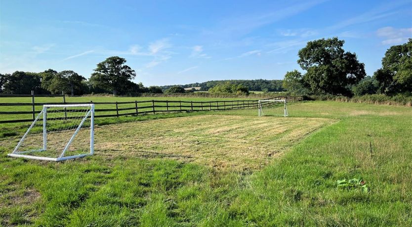 Photo of 2 Bed in Okeford Fitzpaine