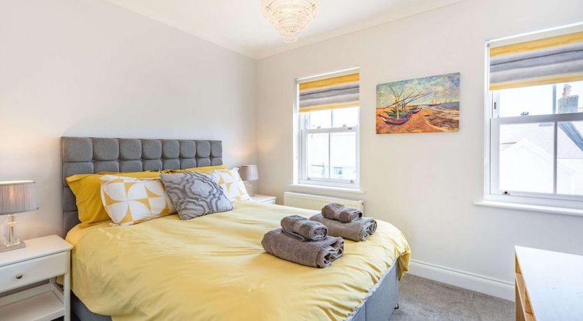 Photo of 2 Bed in Tenby