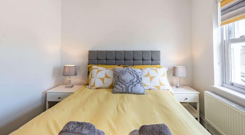 Photo of 2 Bed in Tenby