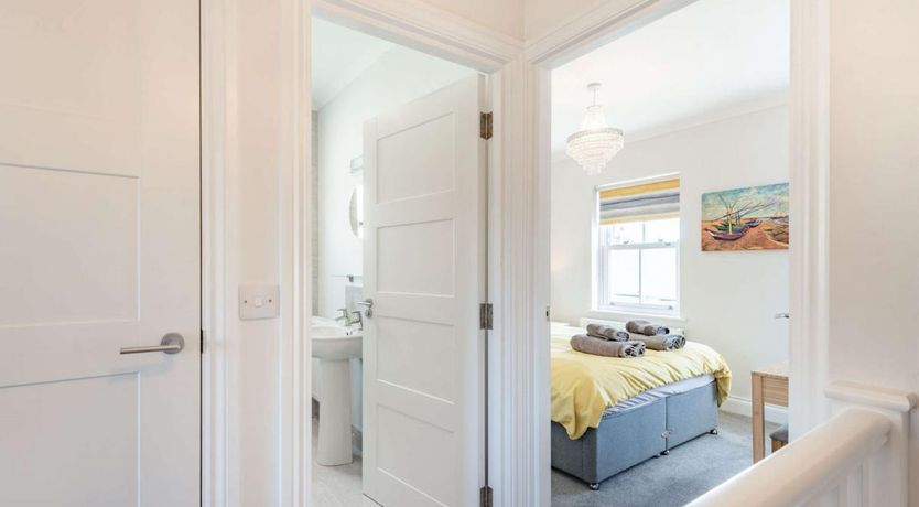 Photo of 2 Bed in Tenby