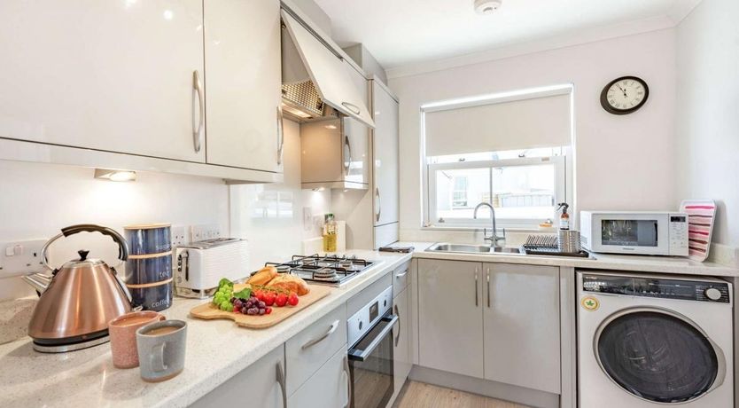 Photo of 2 Bed in Tenby