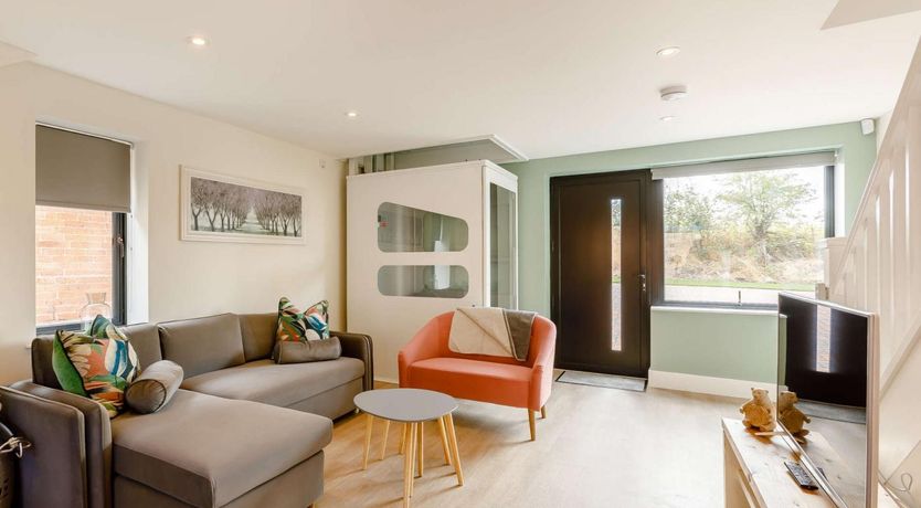 Photo of 2 Bed in Alcester