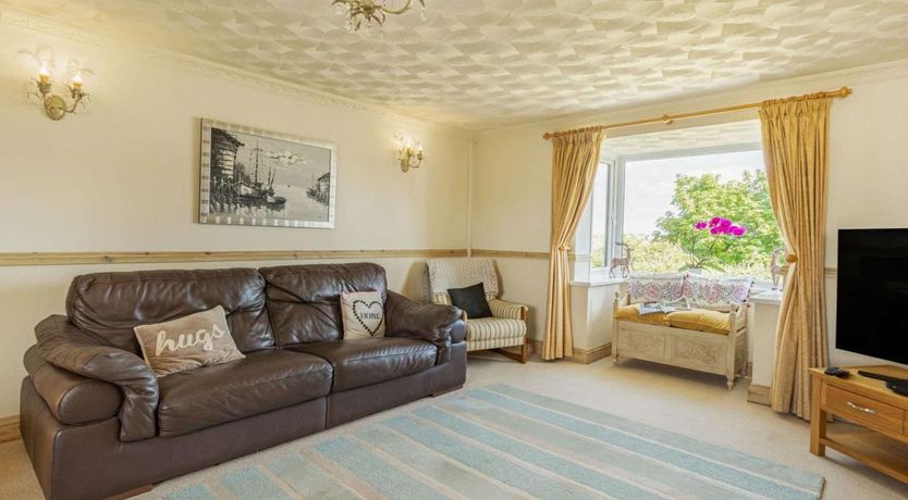 Photo of 4 Bed in St Ishmaels