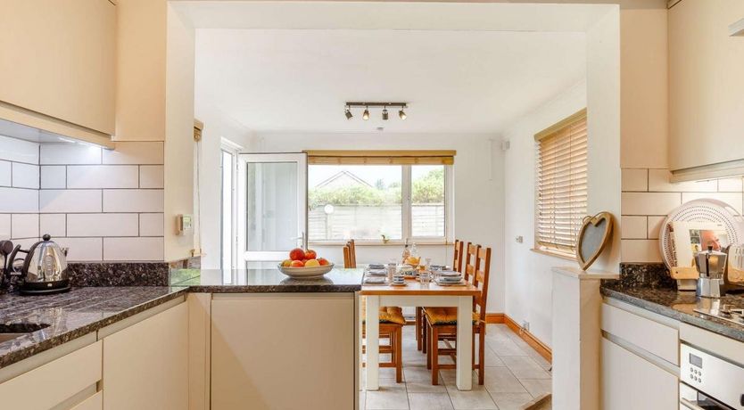 Photo of 3 Bed in Rose