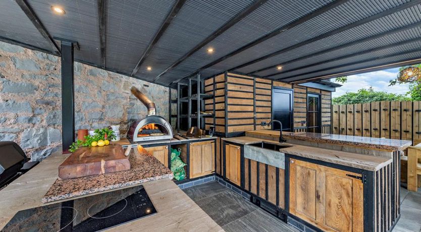 Photo of 3 Bed in Llanbedr Dyffryn Clwyd