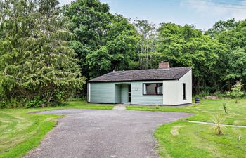 Log Cabin in South Cornwall Holiday Cottage