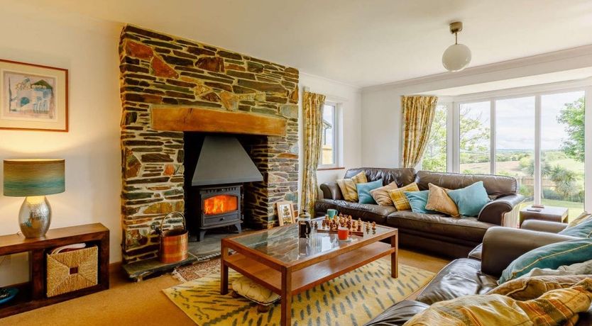 Photo of 4 Bed in Lynstone