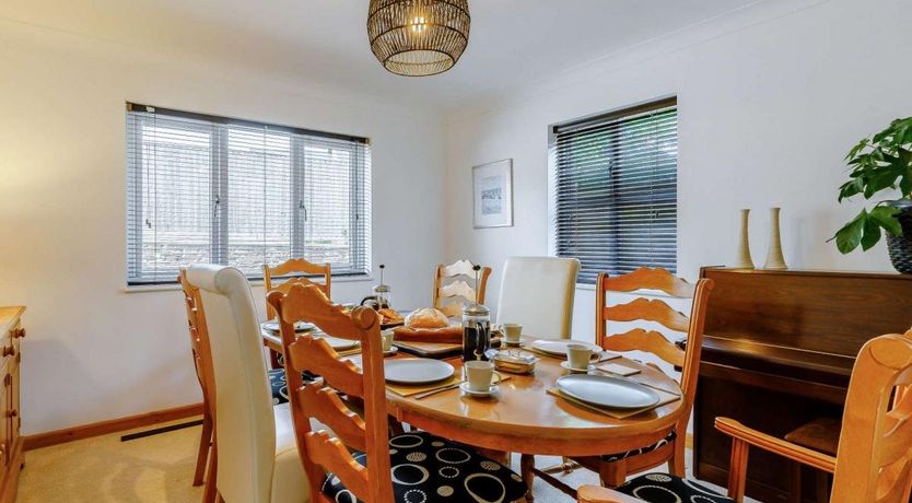 Photo of 4 Bed in Lynstone