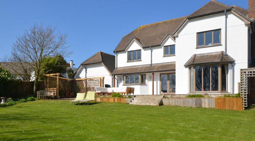 Photo of 4 Bed in Lynstone