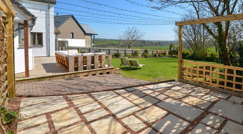 Photo of 4 Bed in Lynstone