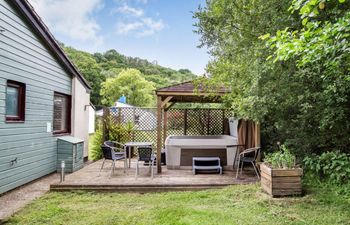 Log Cabin in South Cornwall Holiday Cottage