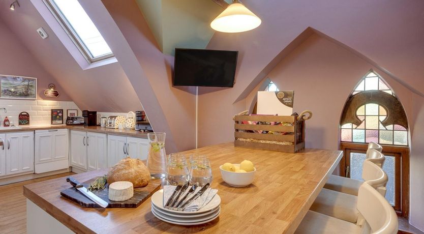 Photo of 5 Bed in Keighley