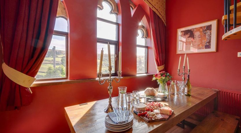 Photo of 5 Bed in Keighley