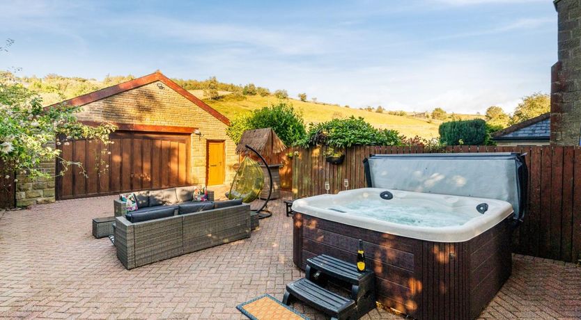 Photo of 5 Bed in Keighley