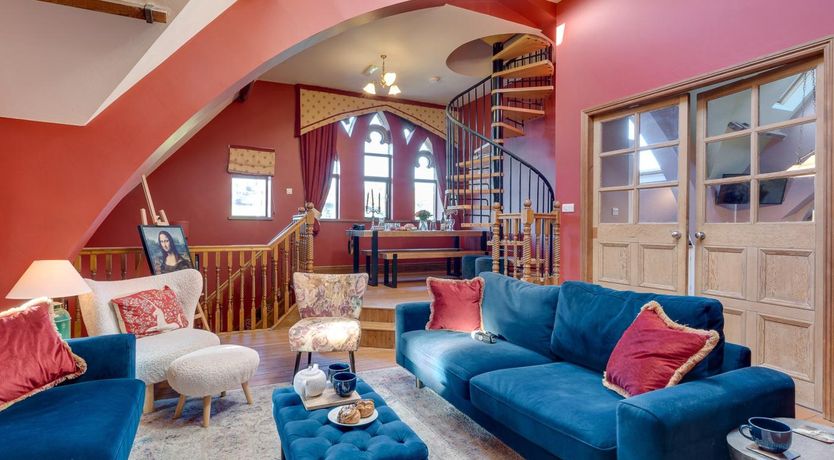 Photo of 5 Bed in Keighley
