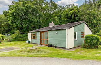 Log Cabin in South Cornwall Holiday Cottage