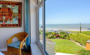 Photo of in Ogmore-By-Sea (87141)