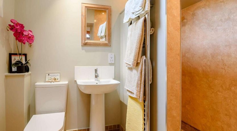 Photo of 1 Bed in Snitterton