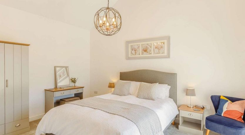 Photo of 3 Bed in Sinns Common