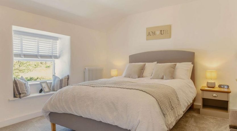 Photo of 3 Bed in Sinns Common