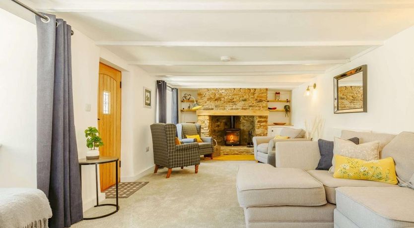 Photo of 3 Bed in Sinns Common