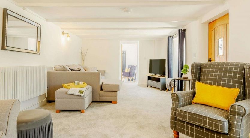 Photo of 3 Bed in Sinns Common