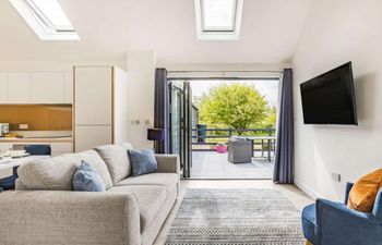 in Hersham (87977) Holiday Cottage