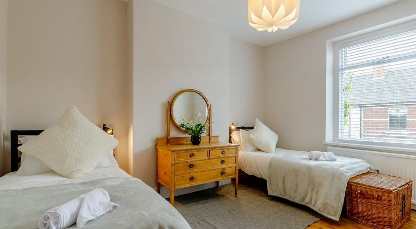 Photo of 3 Bed in Chapel-en-le-Frith