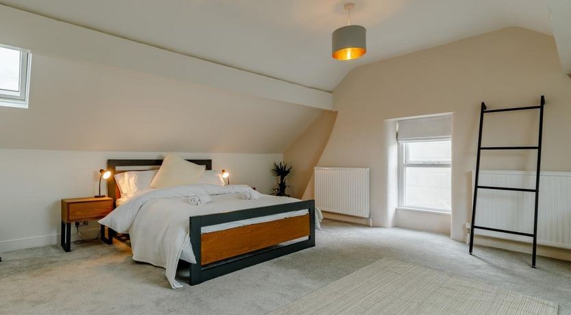 Photo of 3 Bed in Chapel-en-le-Frith