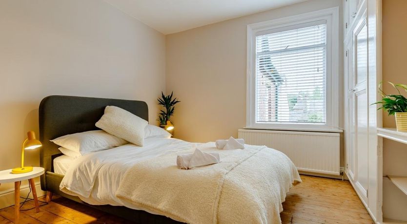 Photo of 3 Bed in Chapel-en-le-Frith