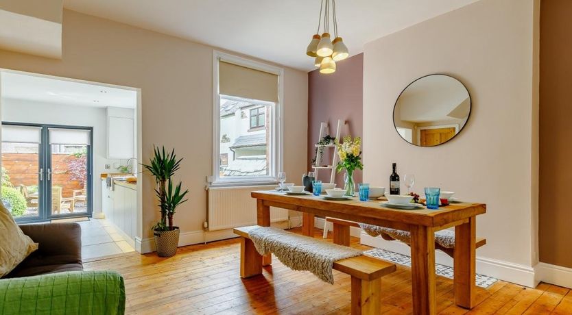 Photo of 3 Bed in Chapel-en-le-Frith