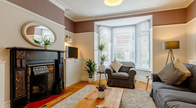 Photo of 3 Bed in Chapel-en-le-Frith