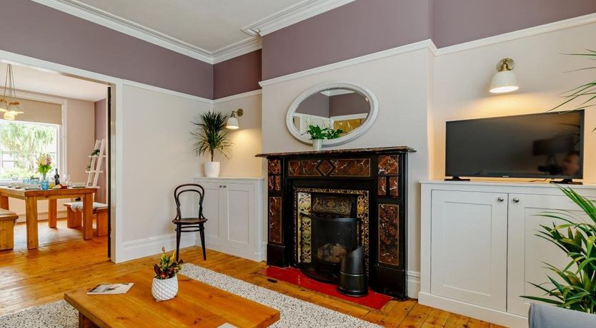 Photo of 3 Bed in Chapel-en-le-Frith