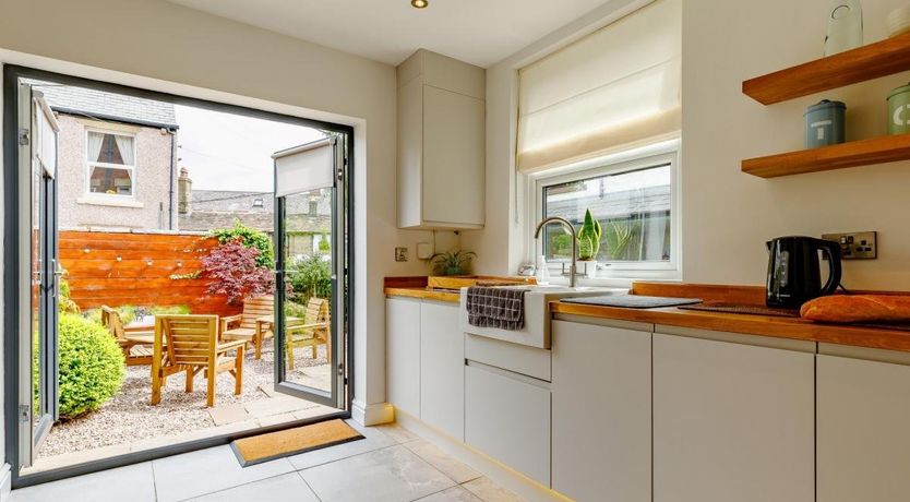 Photo of 3 Bed in Chapel-en-le-Frith