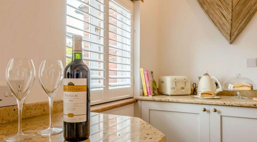 Photo of 2 Bed in Aston Sub Edge