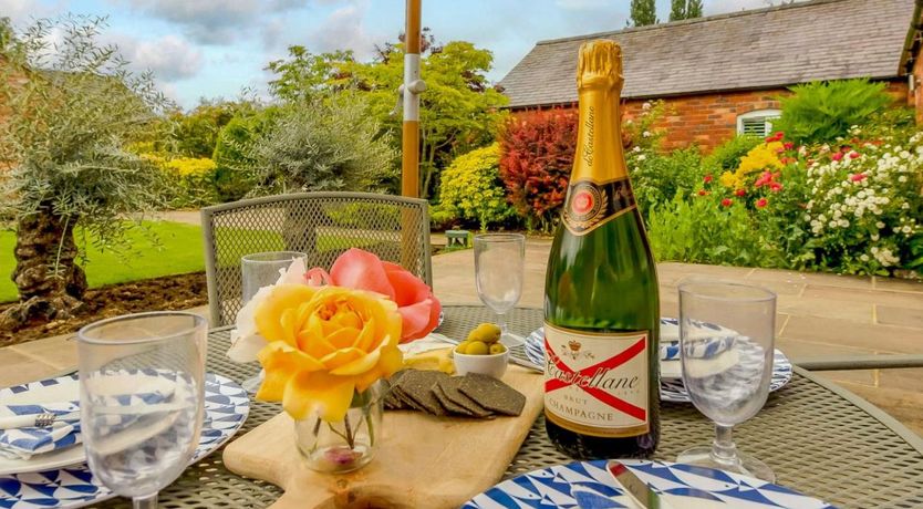 Photo of 2 Bed in Aston Sub Edge