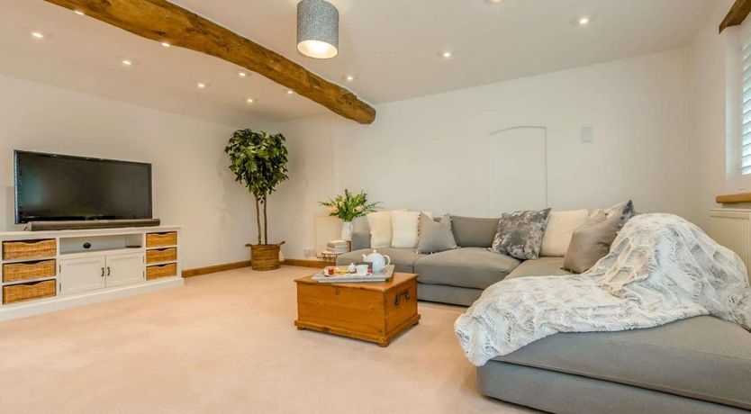 Photo of 2 Bed in Aston Sub Edge