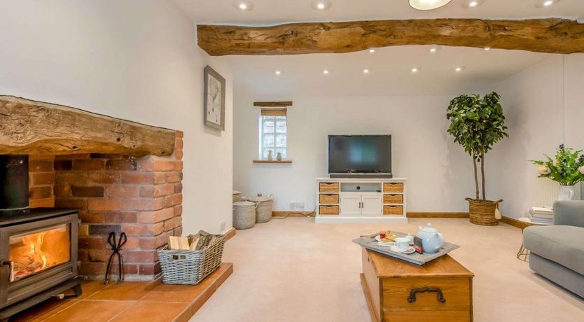 Photo of 2 Bed in Aston Sub Edge