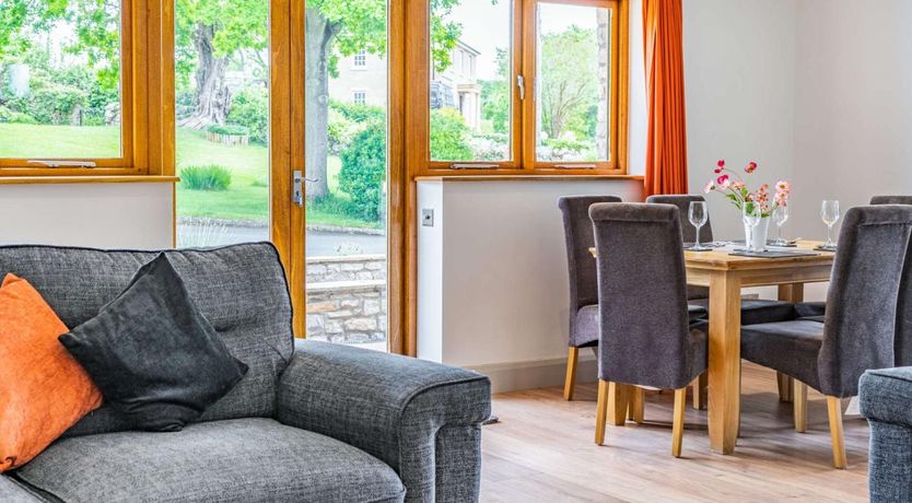 Photo of 2 Bed in Usk-