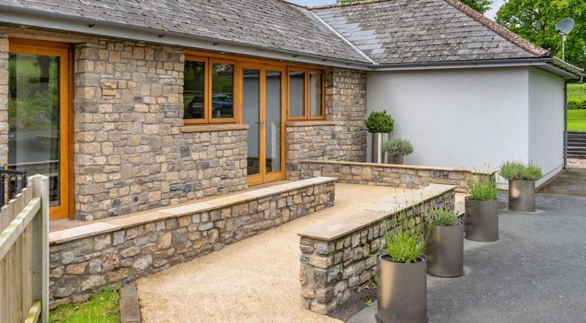 Photo of 2 Bed in Usk-