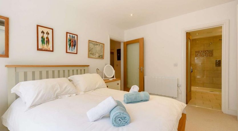 Photo of 3 Bed in Tenby