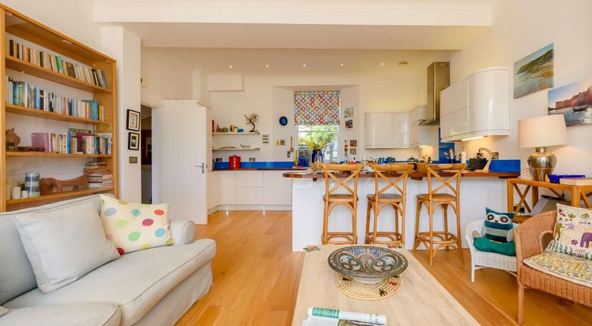 Photo of 3 Bed in Tenby