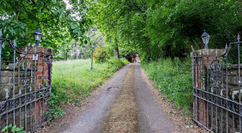 Photo of 1 Bed in Pontypool