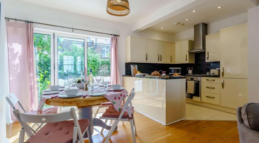 Photo of 3 Bed in Eastbourne