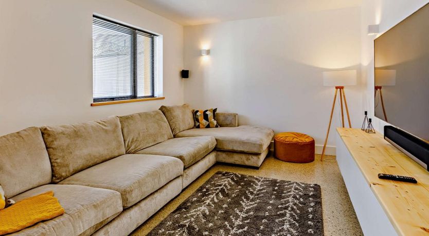 Photo of 4 Bed in Stratton