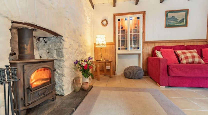 Photo of 2 Bed in Llangwm