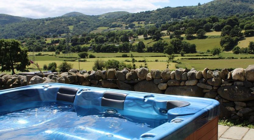 Photo of 3 Bed in Tyn-y-Groes